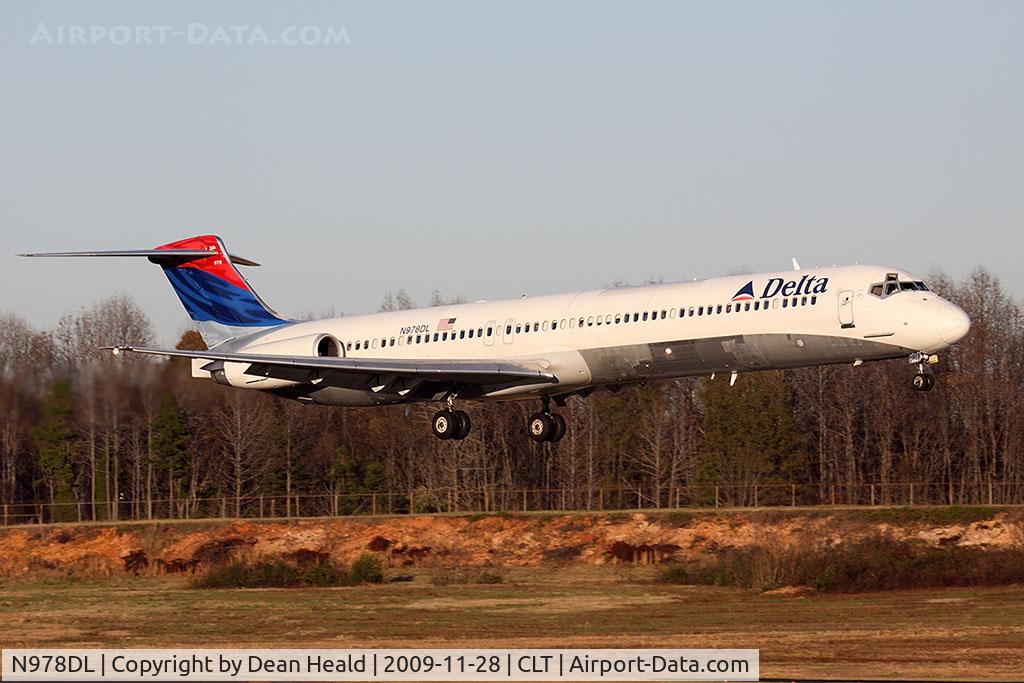 N978DL, 1991 McDonnell Douglas MD-88 C/N 53259, Delta Air Lines N978DL (FLT DAL1594) from Hartsfield-Jackson Atlanta Int'l (KATL) arriving RWY 18C.
