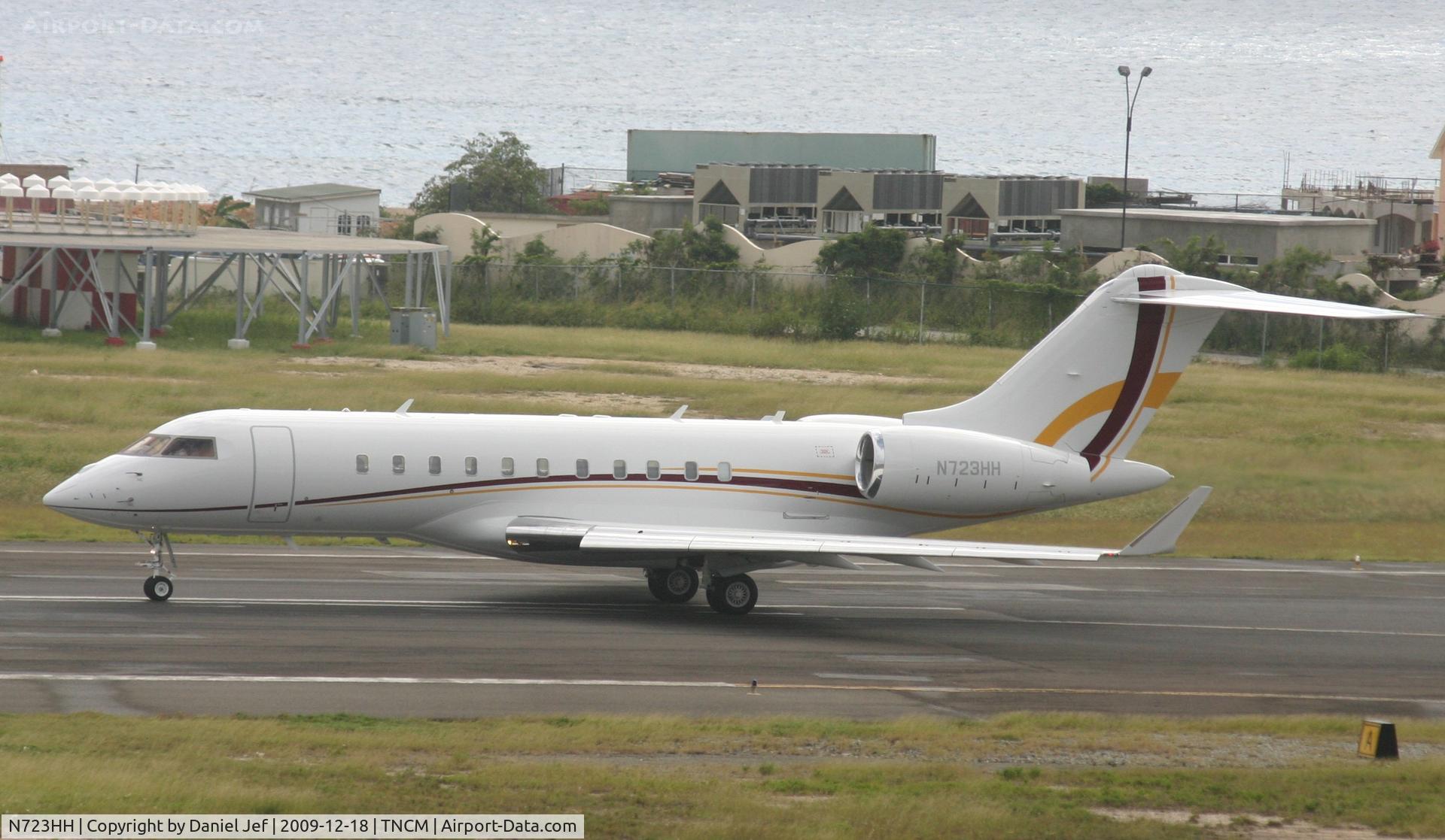 N723HH, canadair BD-700-1A11 Global 5000 C/N 9325, N723HH at the tresh hold making full revs befor take off