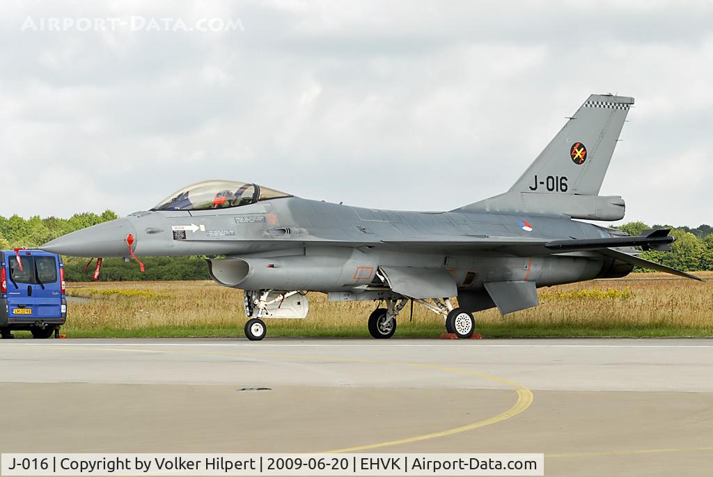 J-016, General Dynamics F-16AM Fighting Falcon C/N 6D-172, at Volkel