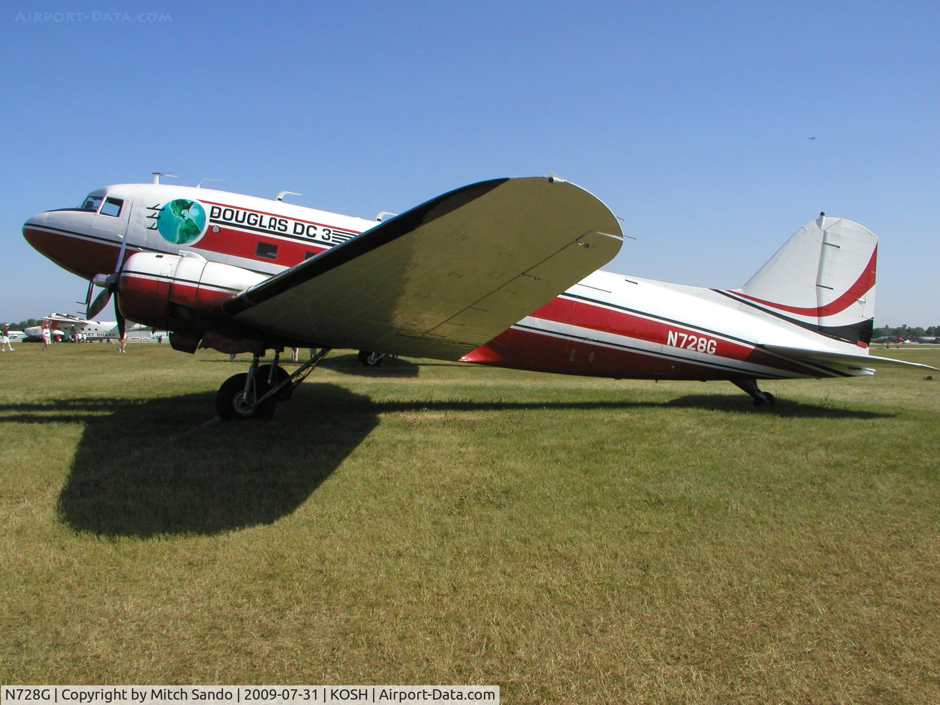N728G, 1942 Douglas DC-3C (C-47-DL) C/N 4359, EAA AirVenture 2009.