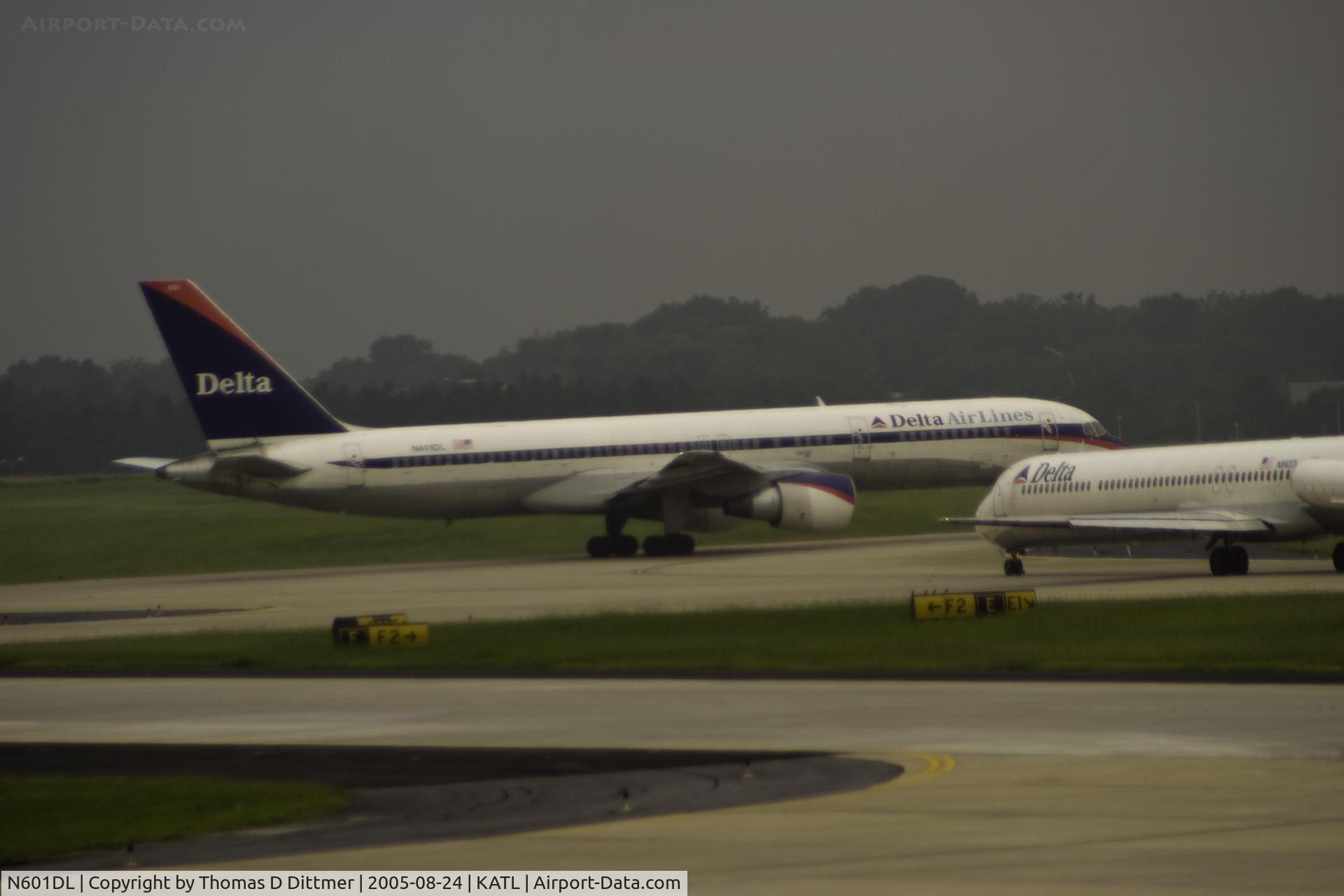 N601DL, 1985 Boeing 757-232 C/N 22808, Delta Airlines (N601DL) rolling down the runway