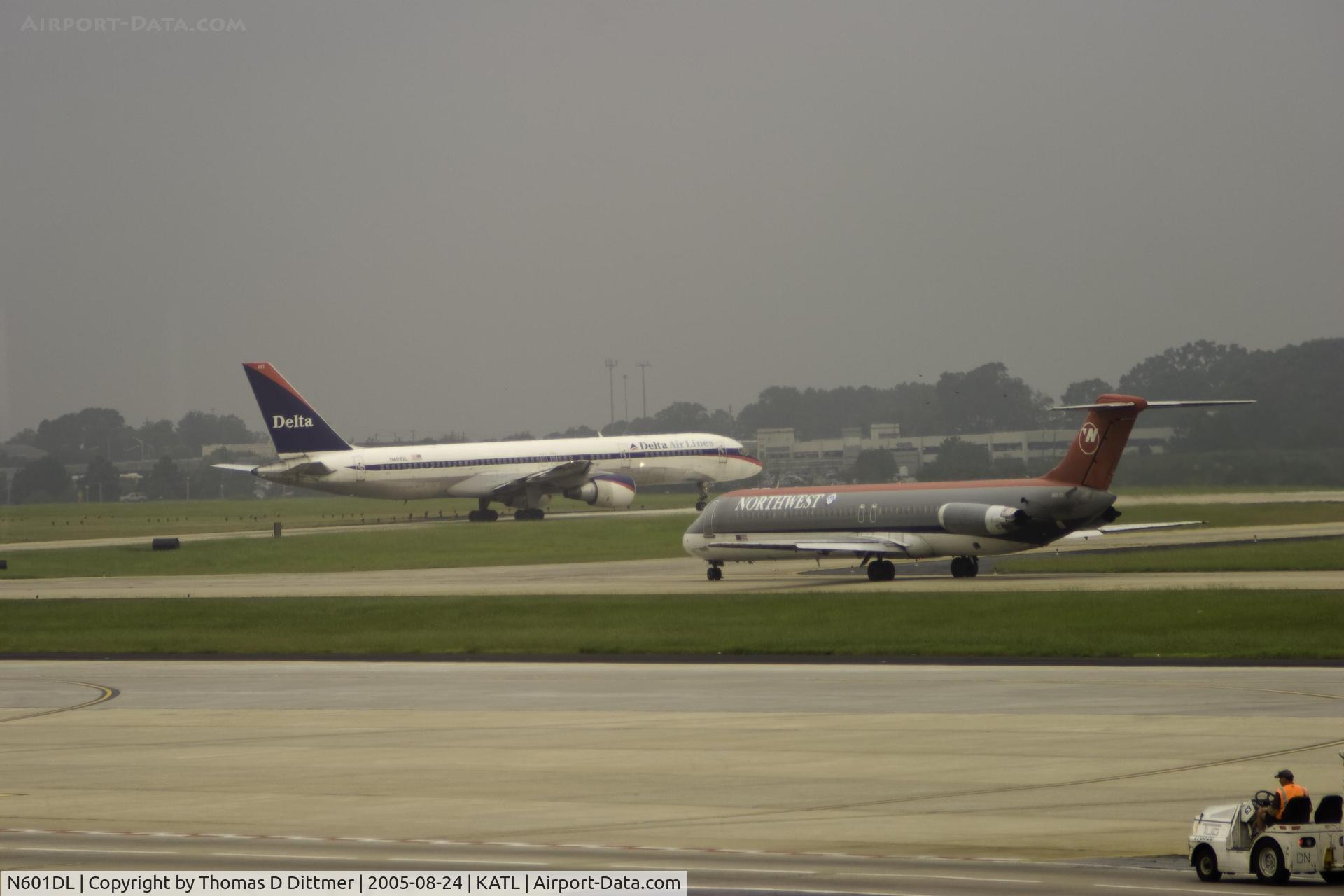 N601DL, 1985 Boeing 757-232 C/N 22808, Delta Airlines (N601DL) gathers speed for rotation