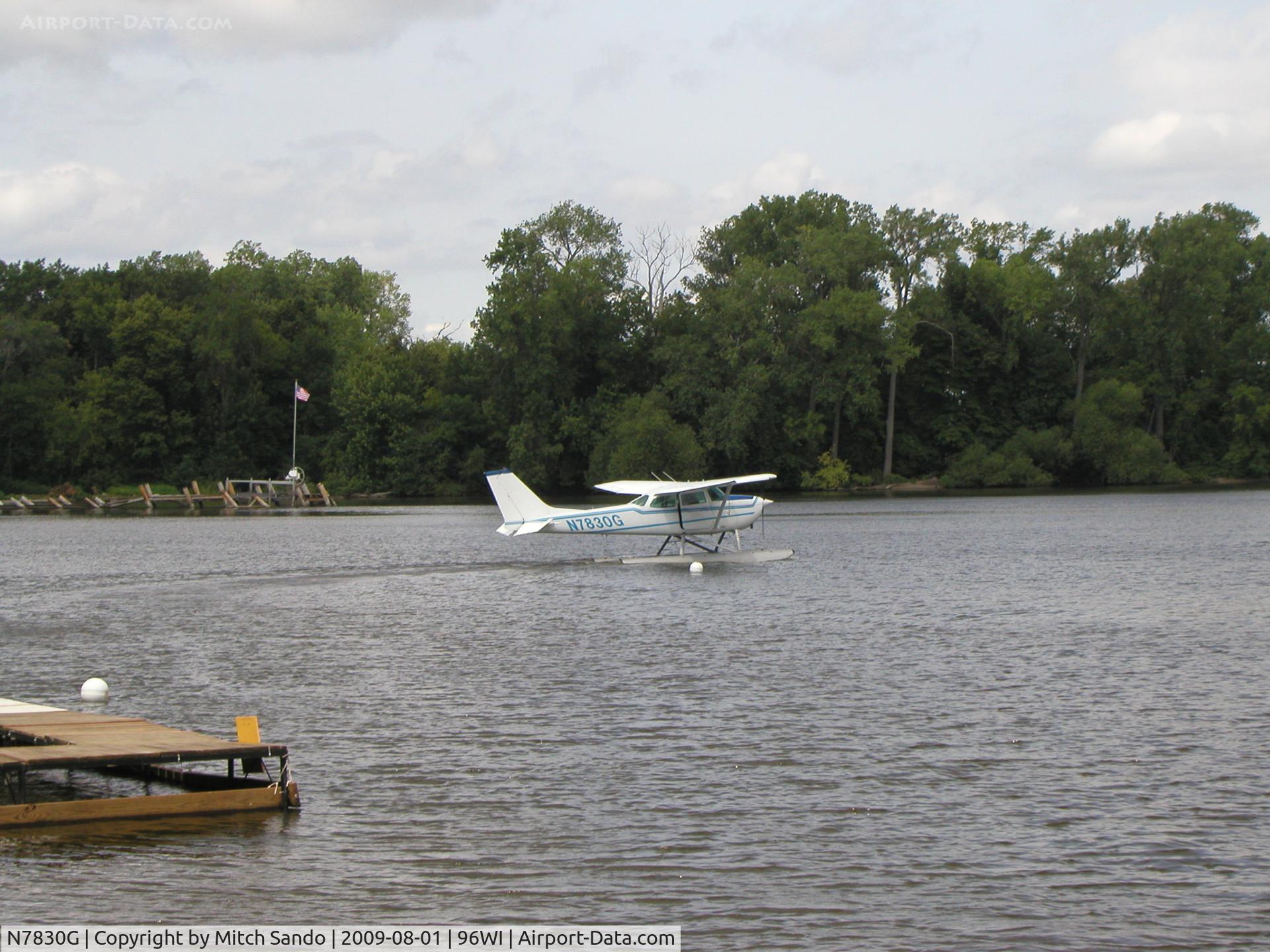 N7830G, 1970 Cessna 172L C/N 17259530, EAA AirVenture 2009.