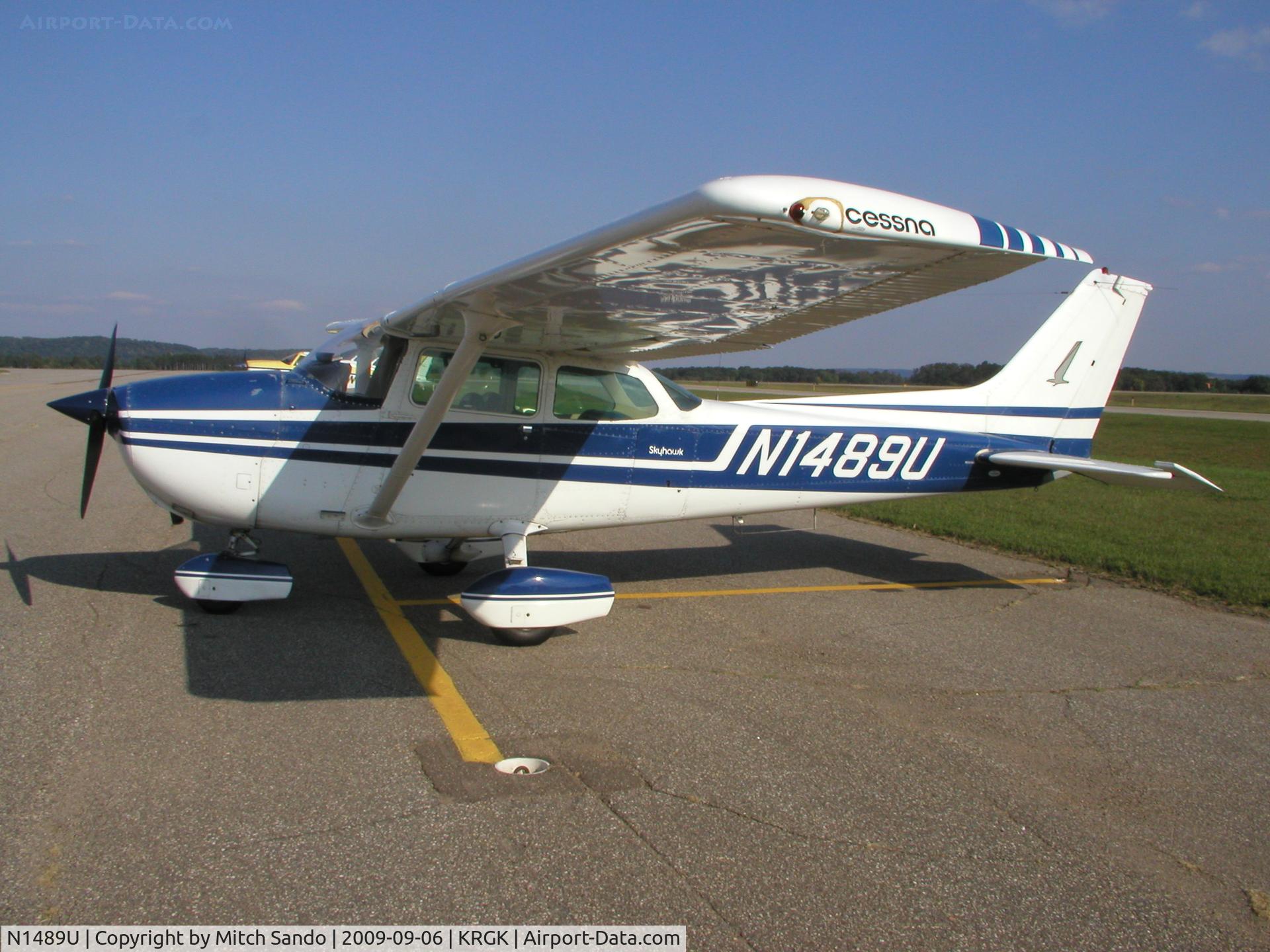 N1489U, 1976 Cessna 172M C/N 17267156, Parked on the ramp at Red Wing.