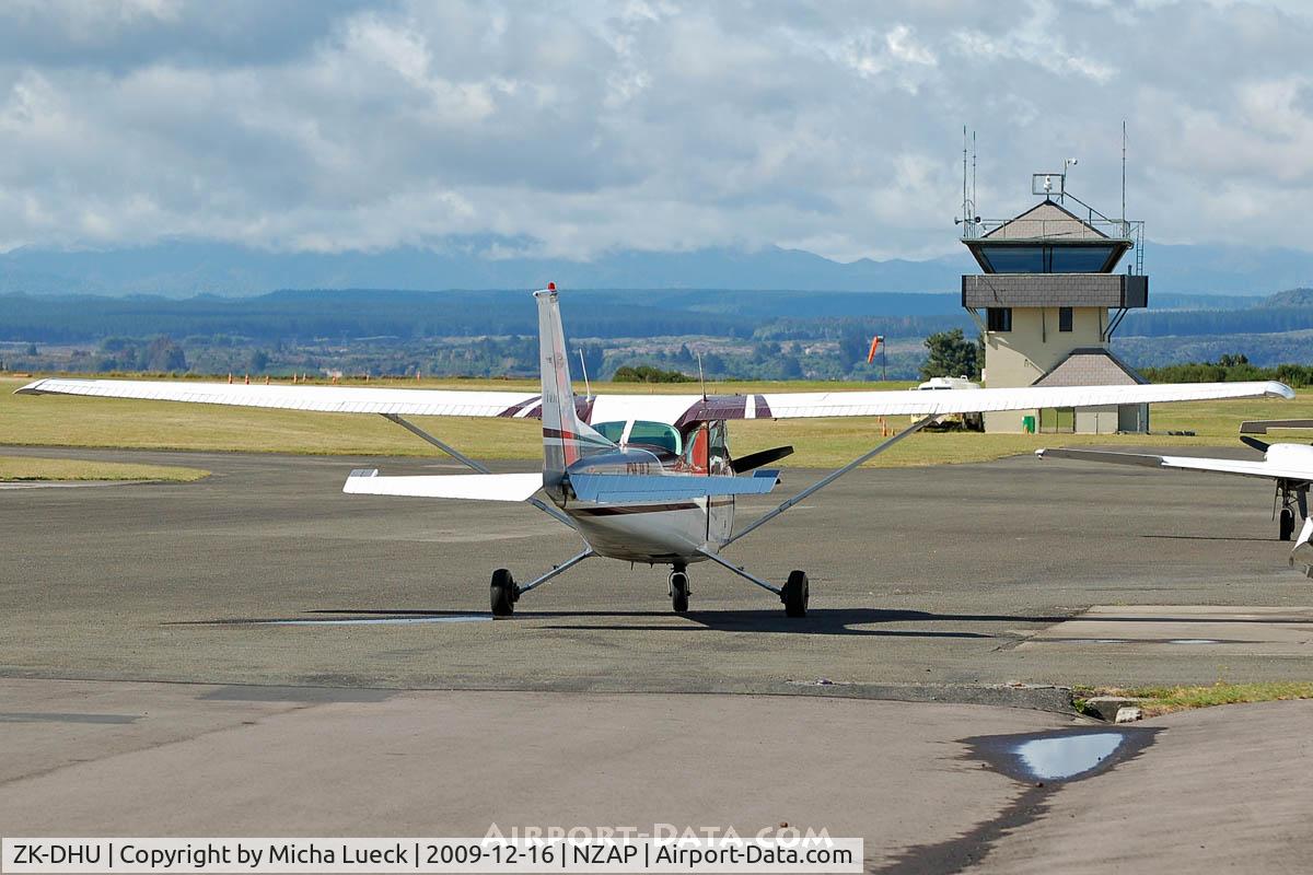 ZK-DHU, 1973 Cessna 172M Skyhawk C/N 172-61028, At Taupo