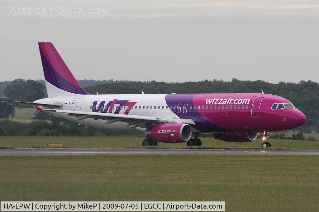 HA-LPW, 2009 Airbus A320-232 C/N 3947, Wizz Hour at Luton with the first of a stream of departures.