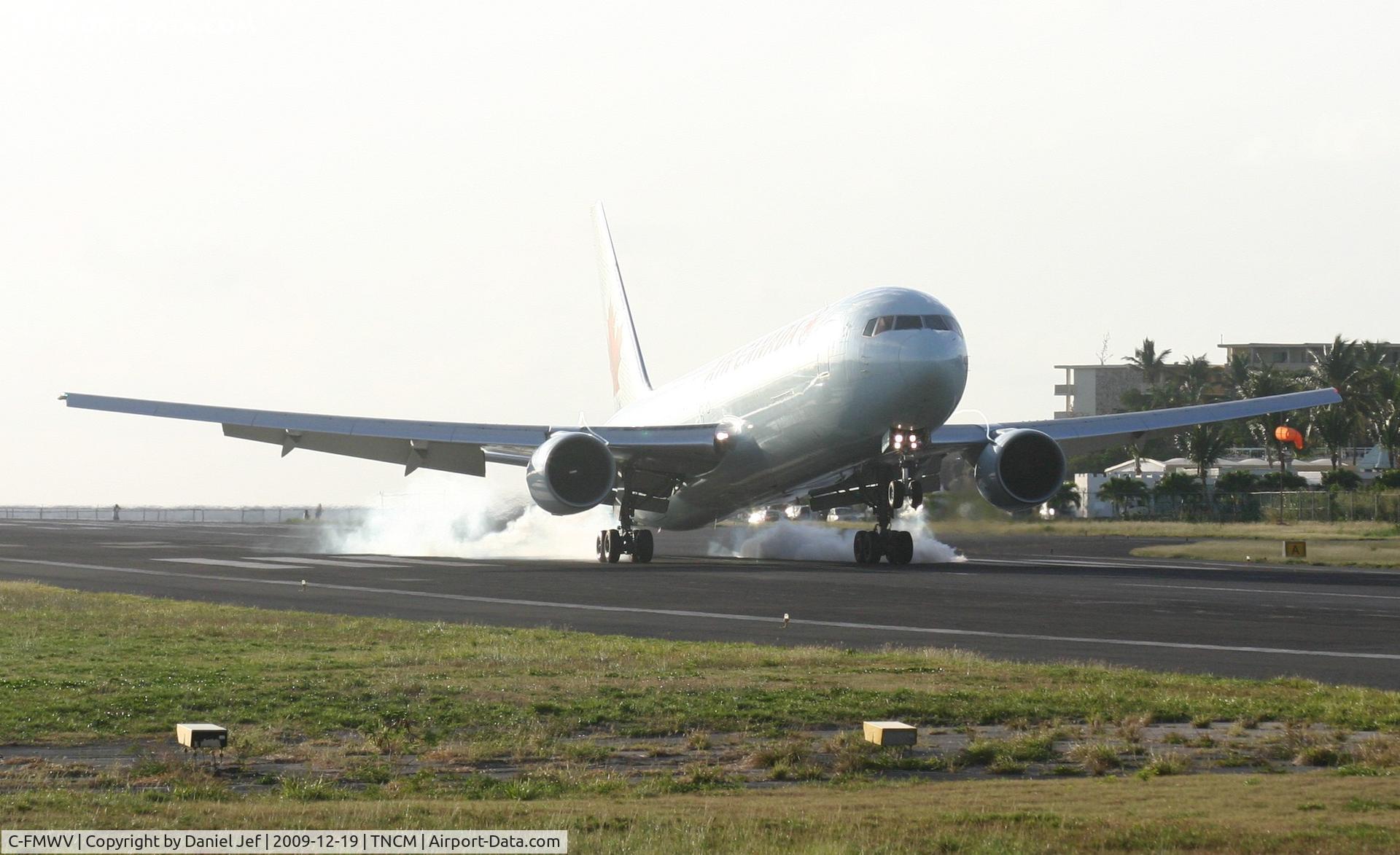 C-FMWV, 1995 Boeing 767-333/ER C/N 25586, Air canada 767-300 landing at TNCM