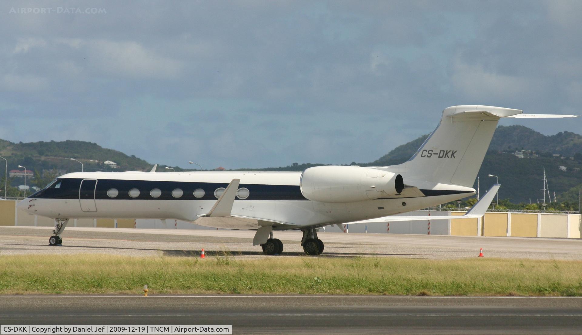CS-DKK, 2008 Gulfstream Aerospace GV-SP (G550) C/N 5201, CS-DKK park at the bravo ramp having some sunshine