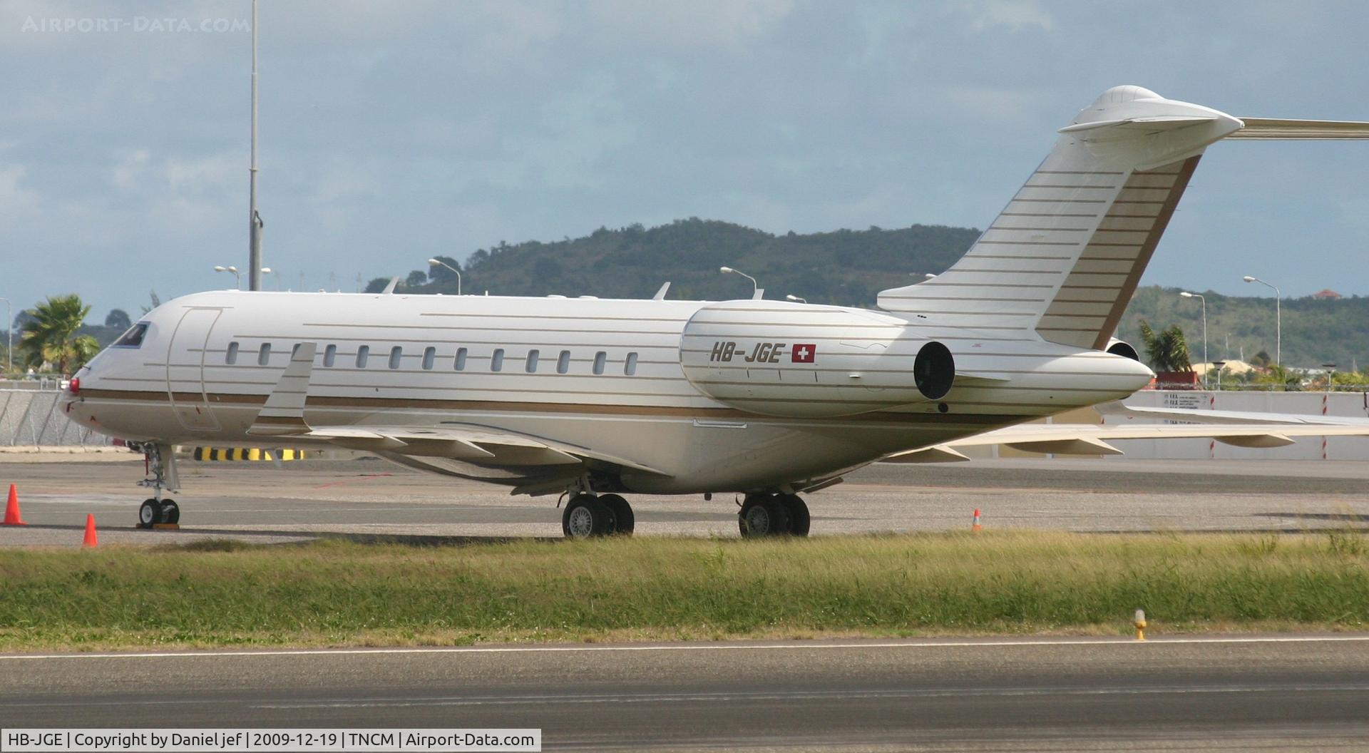 HB-JGE, 2008 Bombardier BD-700-1A10 Global Express C/N 9287, HB-JGE Park at the Bravo ramp having some sunshine