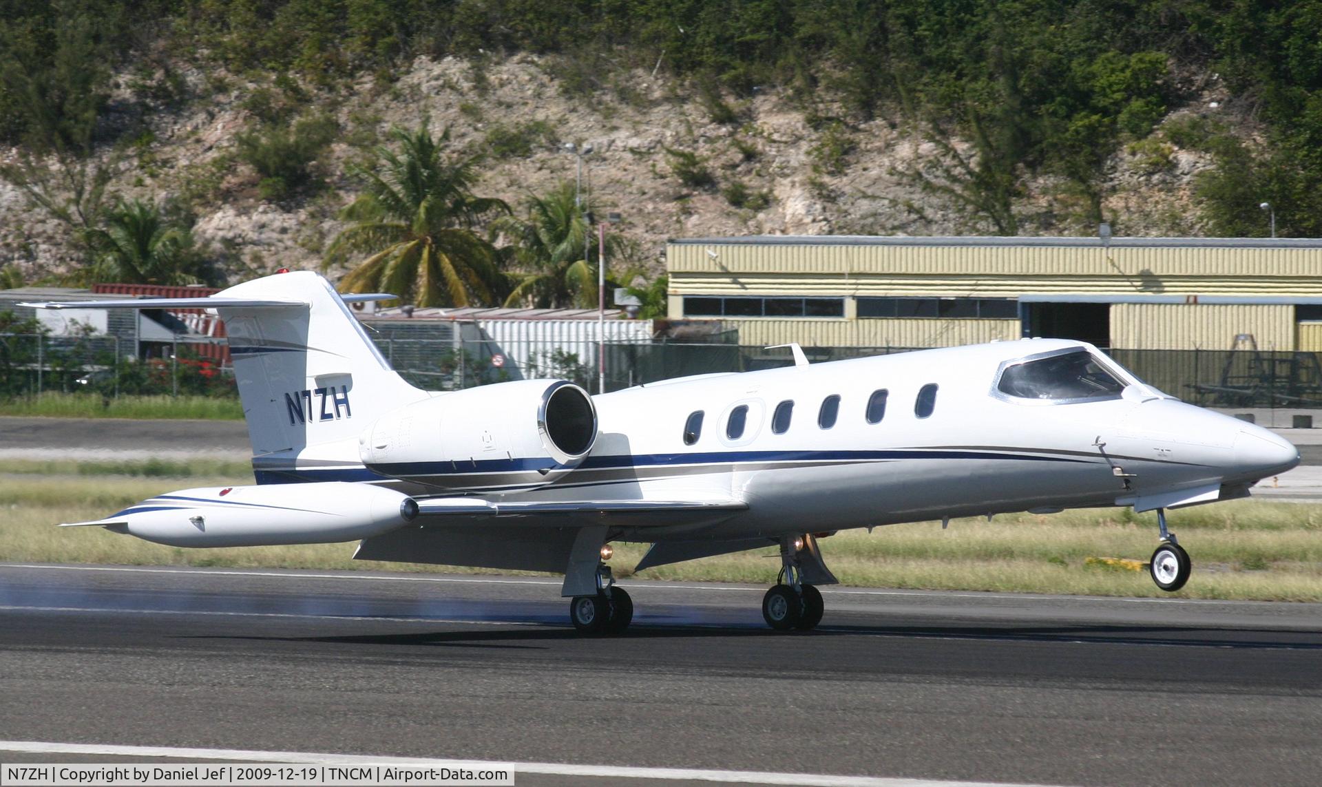 N7ZH, 1980 Gates Learjet 35A C/N 348, N7ZH landing on runway 10 at TNCM