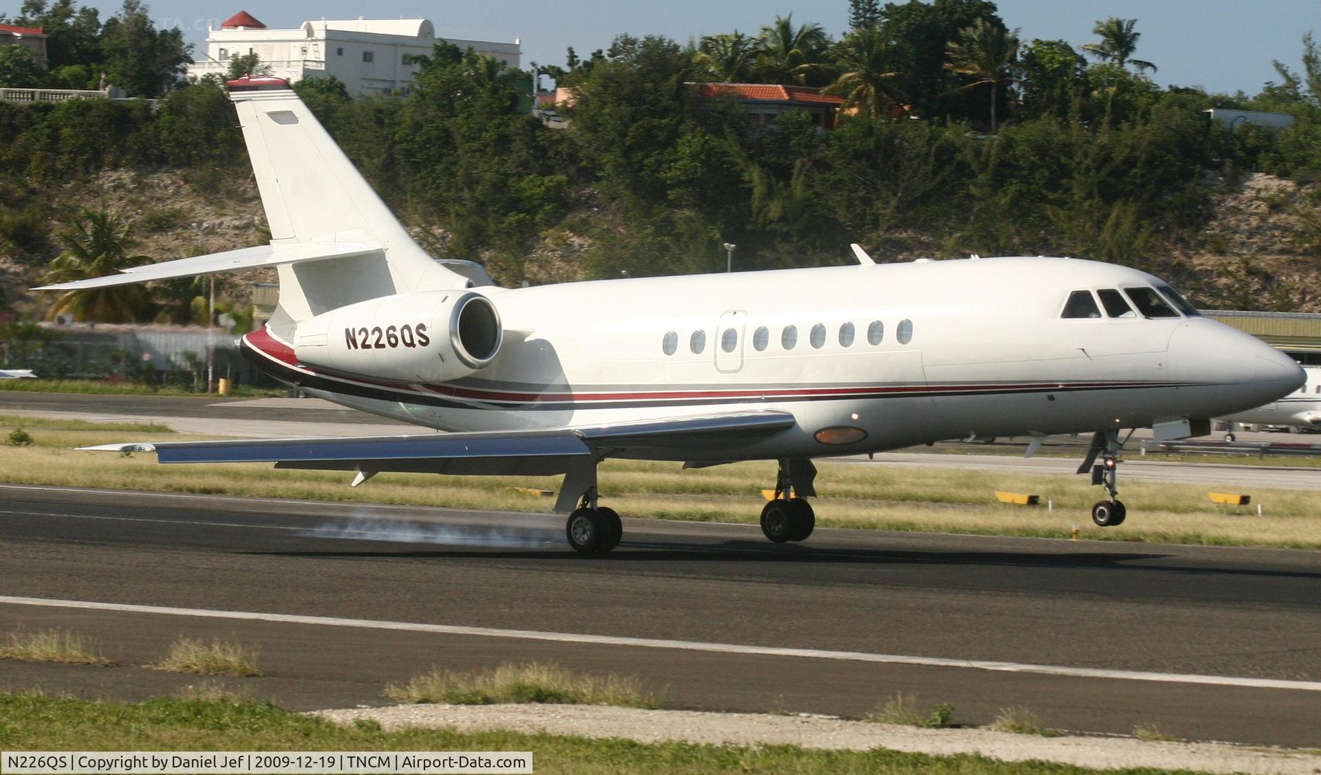 N226QS, 2000 Dassault Falcon 2000 C/N 126, N226QS landing at TNCM on runway 10