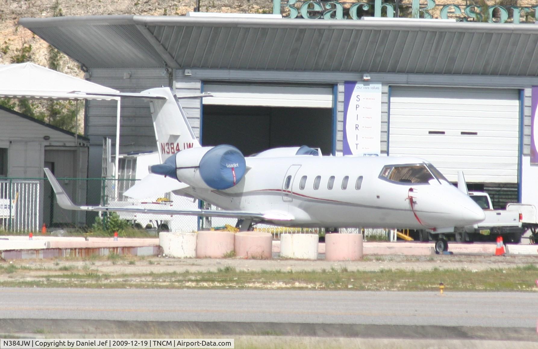 N384JW, 1998 Learjet 60 C/N 130, N384JW park at a private ramp
