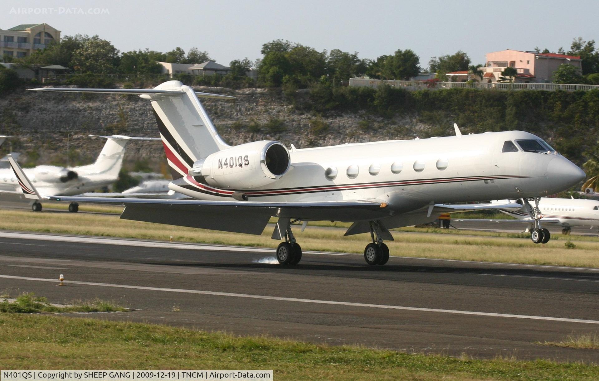 N401QS, 2000 Gulfstream Aerospace G-IV C/N 1408, N401QS Landing at TNCM on runway 10