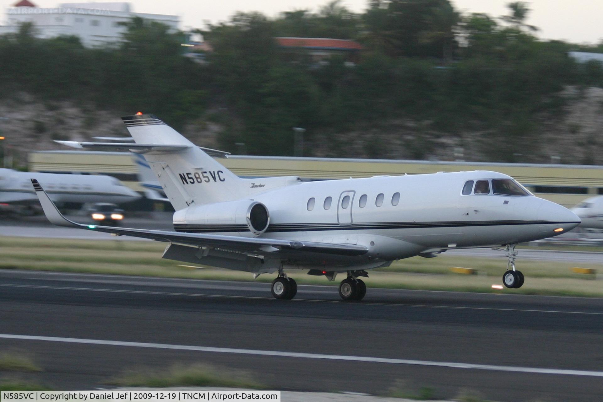 N585VC, 2002 Raytheon Hawker 800XP C/N 258585, N585VC landing on a late afternoon at tncm