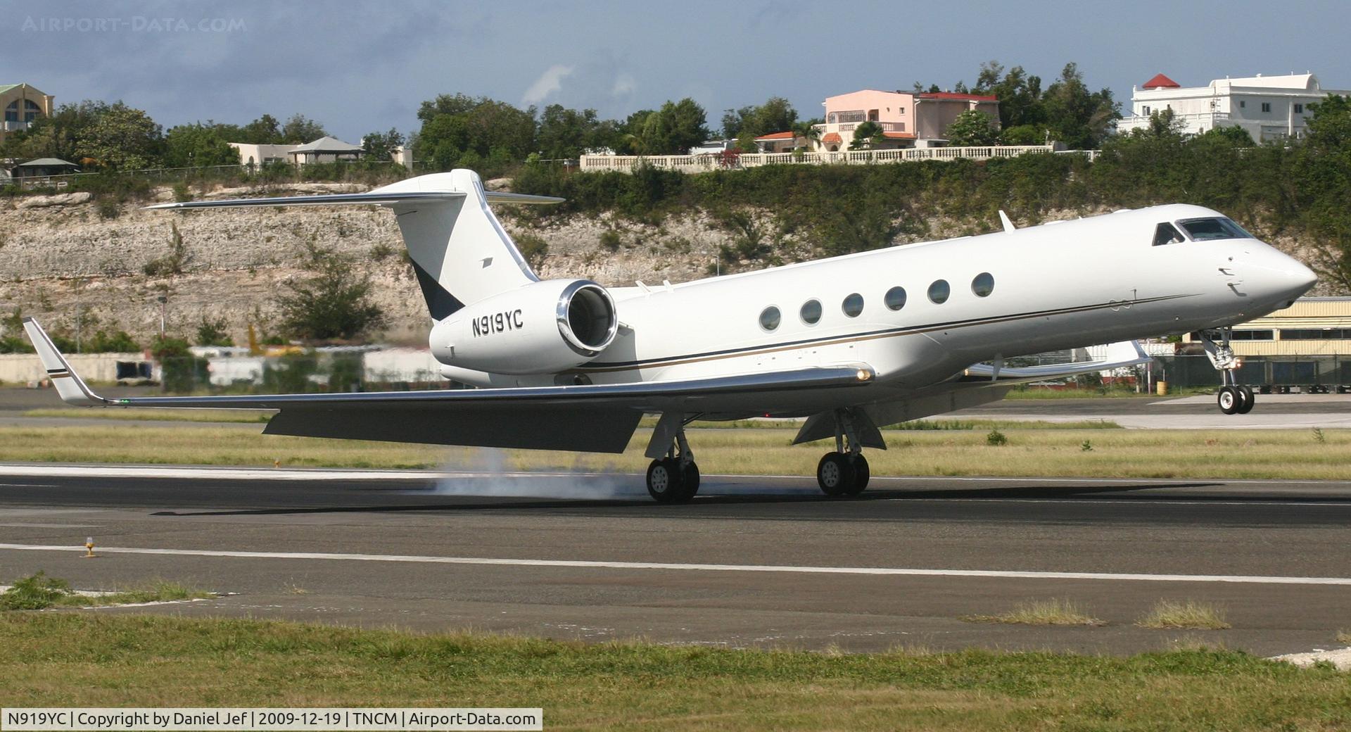 N919YC, Gulfstream Aerospace G-V C/N 682, N919YC landing at tncm runway 10