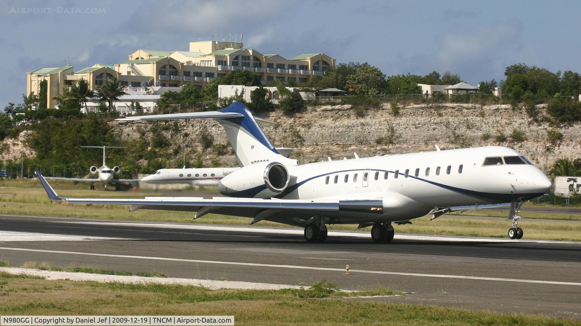 N980GG, 1999 Bombardier BD-700-1A10 Global Express C/N 9009, BD N980GG landing at TNCM on runway 10