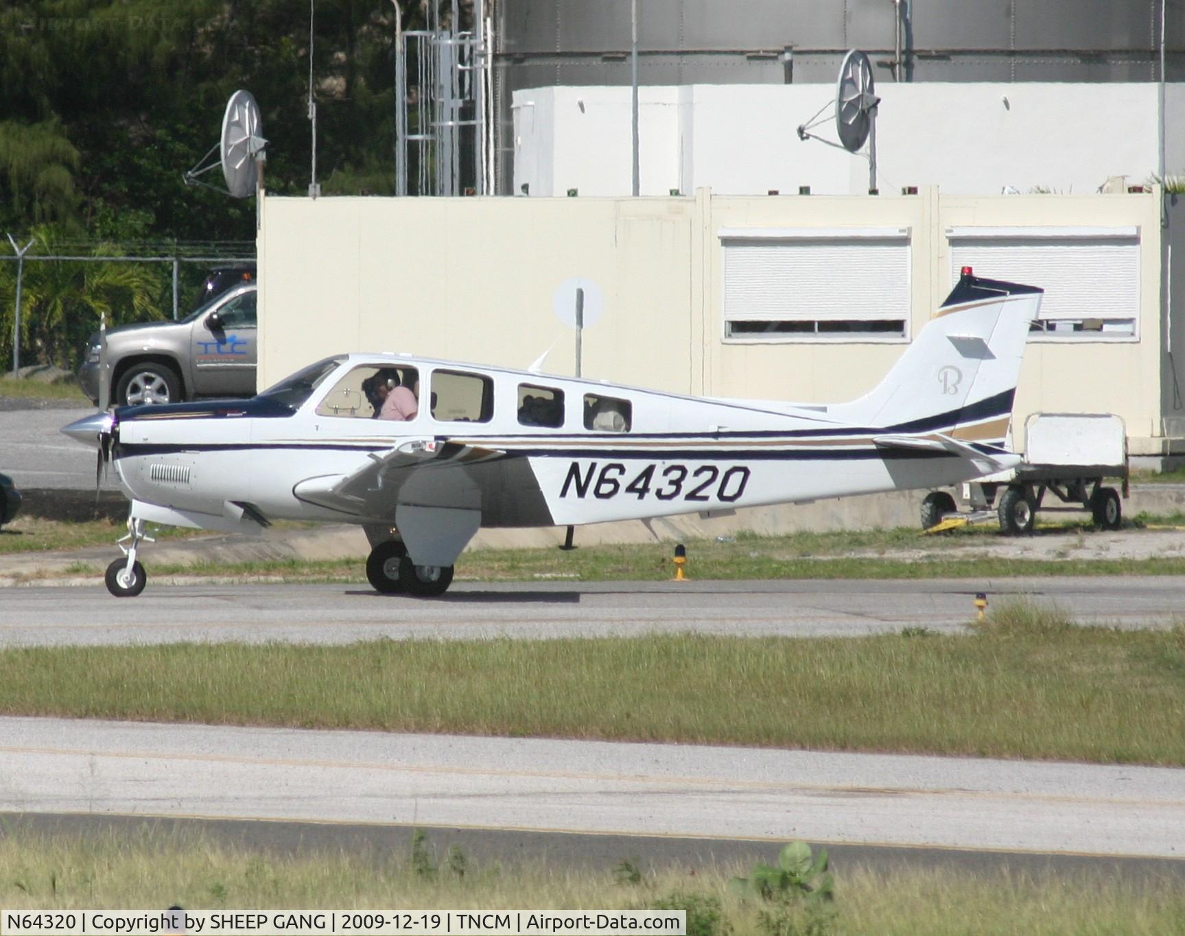 N64320, Hawker Beechcraft Corp G36 Bonanza C/N E-3920, N64320 Taxing to holding point A for take off