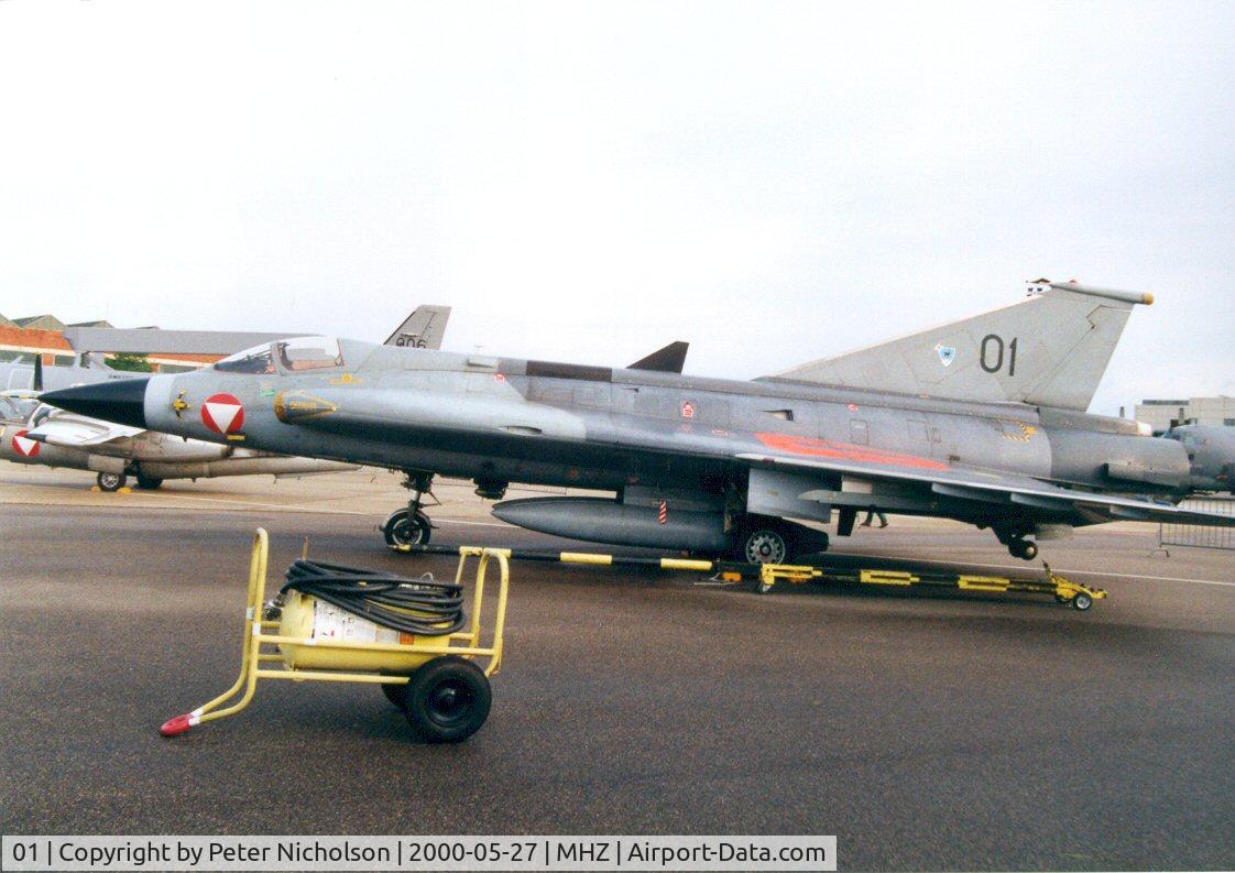 01, Saab J-35Oe MkII Draken C/N 35-1401, J-35OE Draken of FLRegt II Austrian Air Force on display at the Mildenhall Air Fete of 2000.