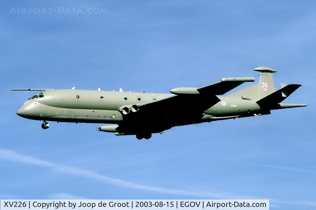 XV226, 1968 Hawker Siddeley Nimrod MR.2 C/N 8001, overshooting the runway