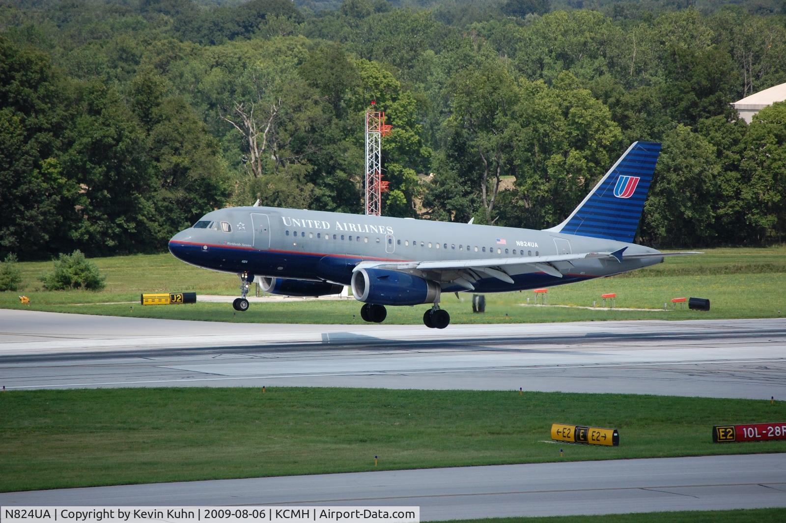N824UA, 1999 Airbus A319-131 C/N 965, Just before touchdown