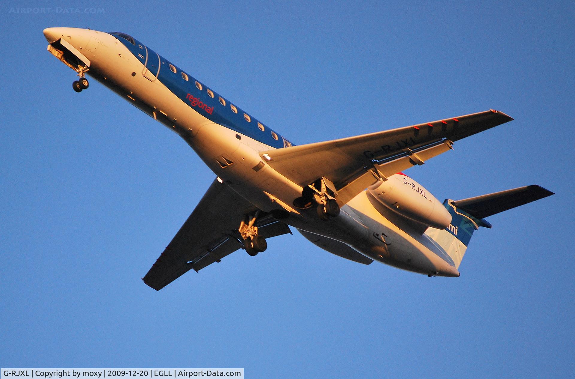 G-RJXL, 2001 Embraer ERJ-135ER (EMB-135ER) C/N 145376, Landing shortly before dusk at Heathrow