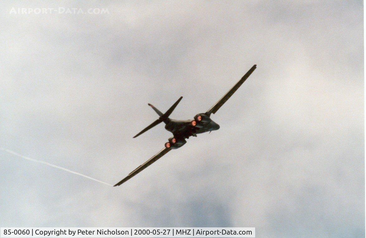 85-0060, 1985 Rockwell B-1B Lancer C/N 20, Another view of the 127th Bomb Squadron B-1B Lancer on a fly-past at the Mildenhall Air Fete of 2000.