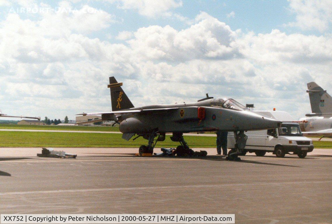 XX752, 1975 Sepecat Jaguar GR.3A C/N S.49, Jaguar GR.3 of 16[R] Squadron in the season's display markings as seen at the Mildenhall Air Fete of 2000.