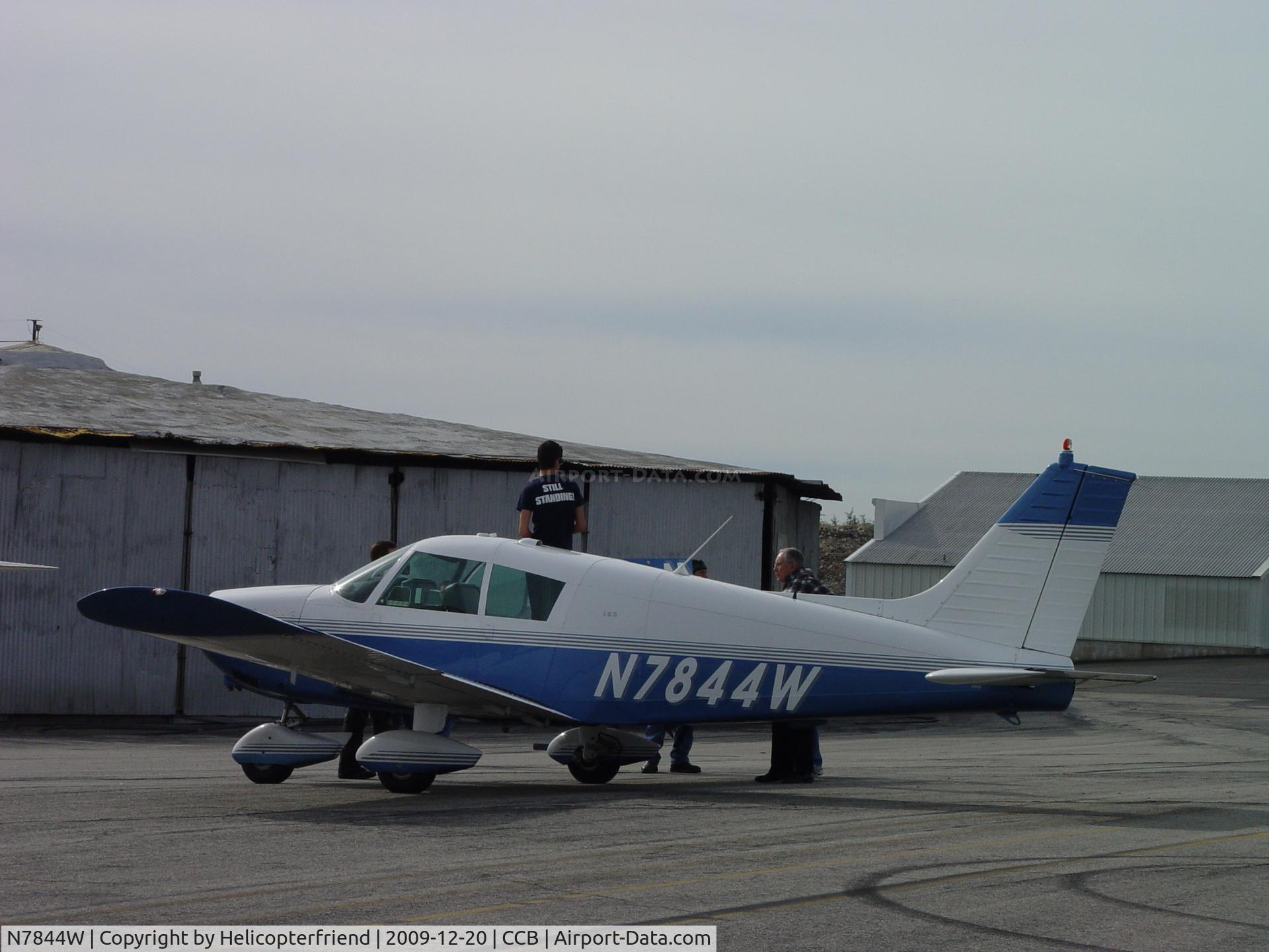 N7844W, 1964 Piper PA-28-180 C/N 28-1861, Getting ready to load up passengers and leave