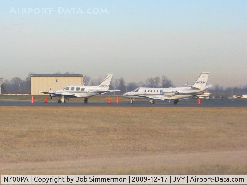 N700PA, 1977 Piper PA-31-325 Navajo C/R C/N 31-7812043, On the ramp at Jeffersonville, IN next to N173AA