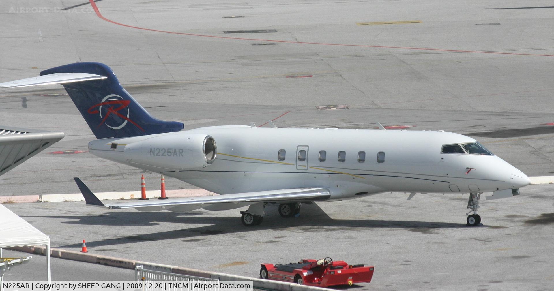 N225AR, 2007 Bombardier Challenger 300 (BD-100-1A10) C/N 20166, Park at the ramp