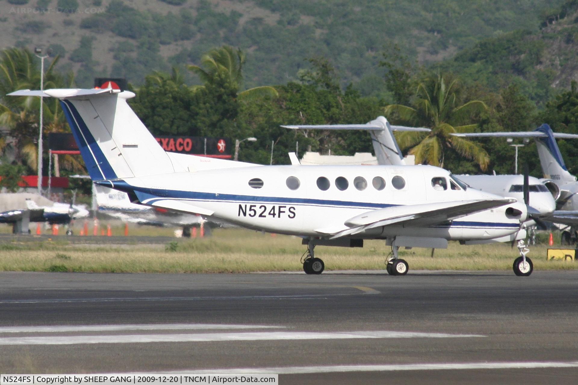 N524FS, 1979 Beech 200 King Air C/N BB-590, N524FS departing from charlie on runway 10