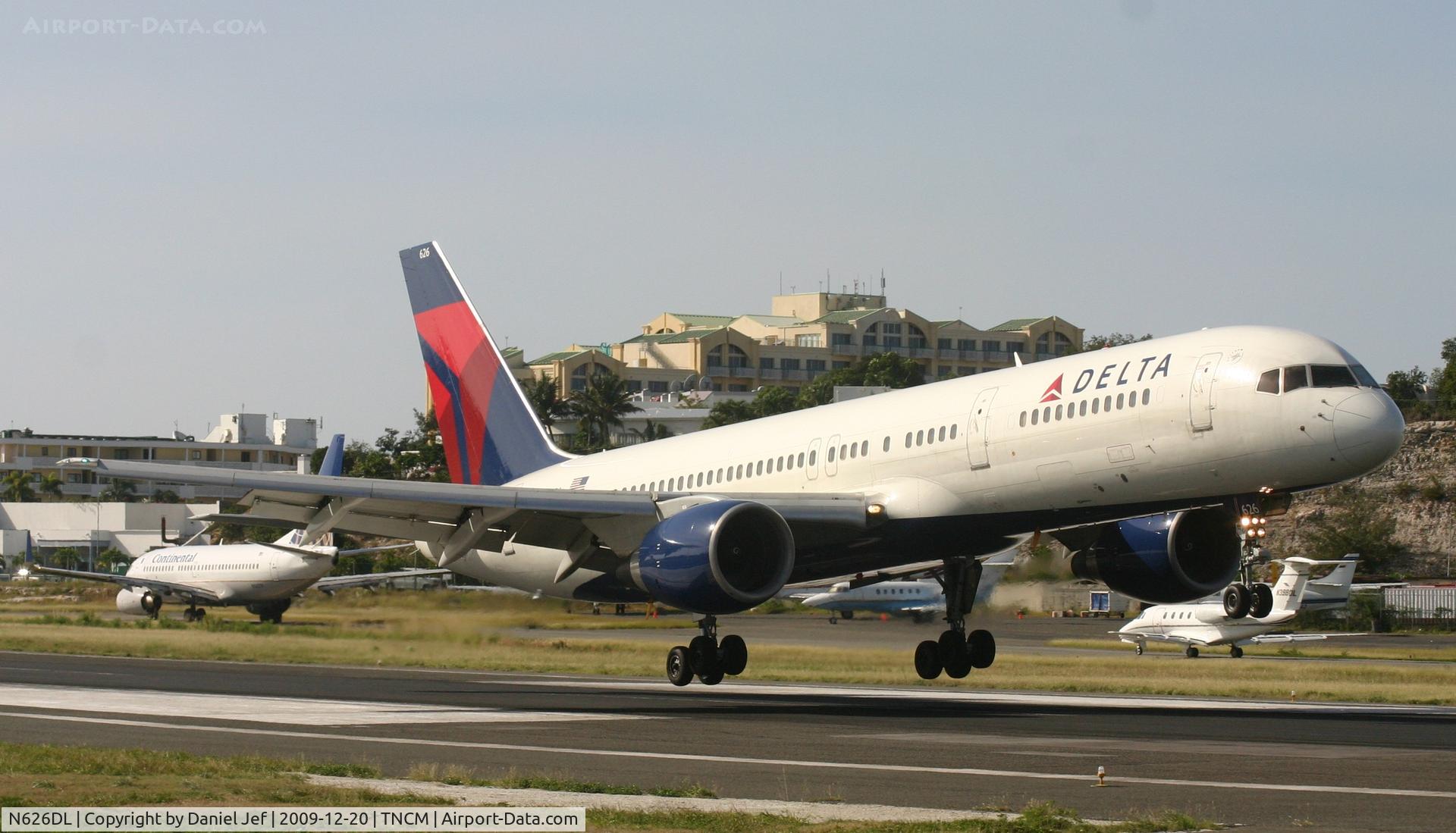 N626DL, 1987 Boeing 757-232 C/N 22916, N626DL landing at tncm Delta airlines