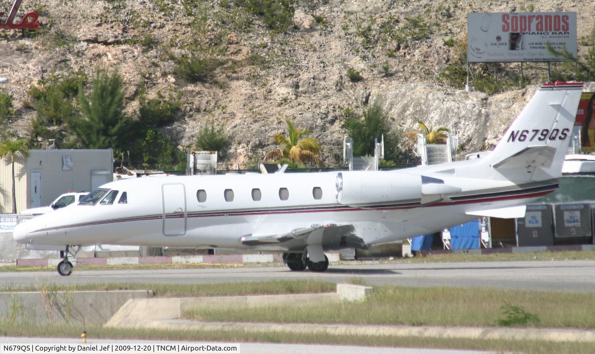 N679QS, 2002 Cessna 560XL Citation Excel C/N 560-5279, N679QS taxing to the holding point A for take off