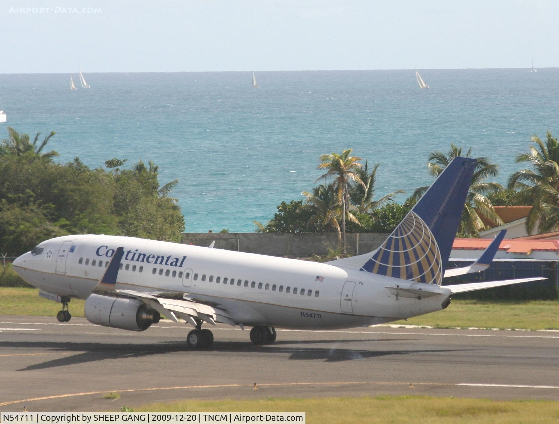 N54711, 1998 Boeing 737-724 C/N 28782, Continental N54711 landing at Tncm