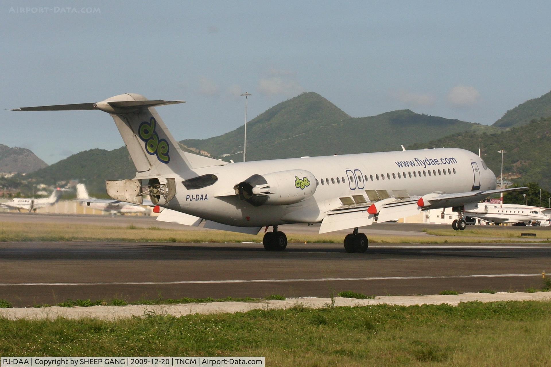 PJ-DAA, 1990 Fokker 100 (F-28-0100) C/N 11310, pj-daa landing at tncm and making use of all stopping power