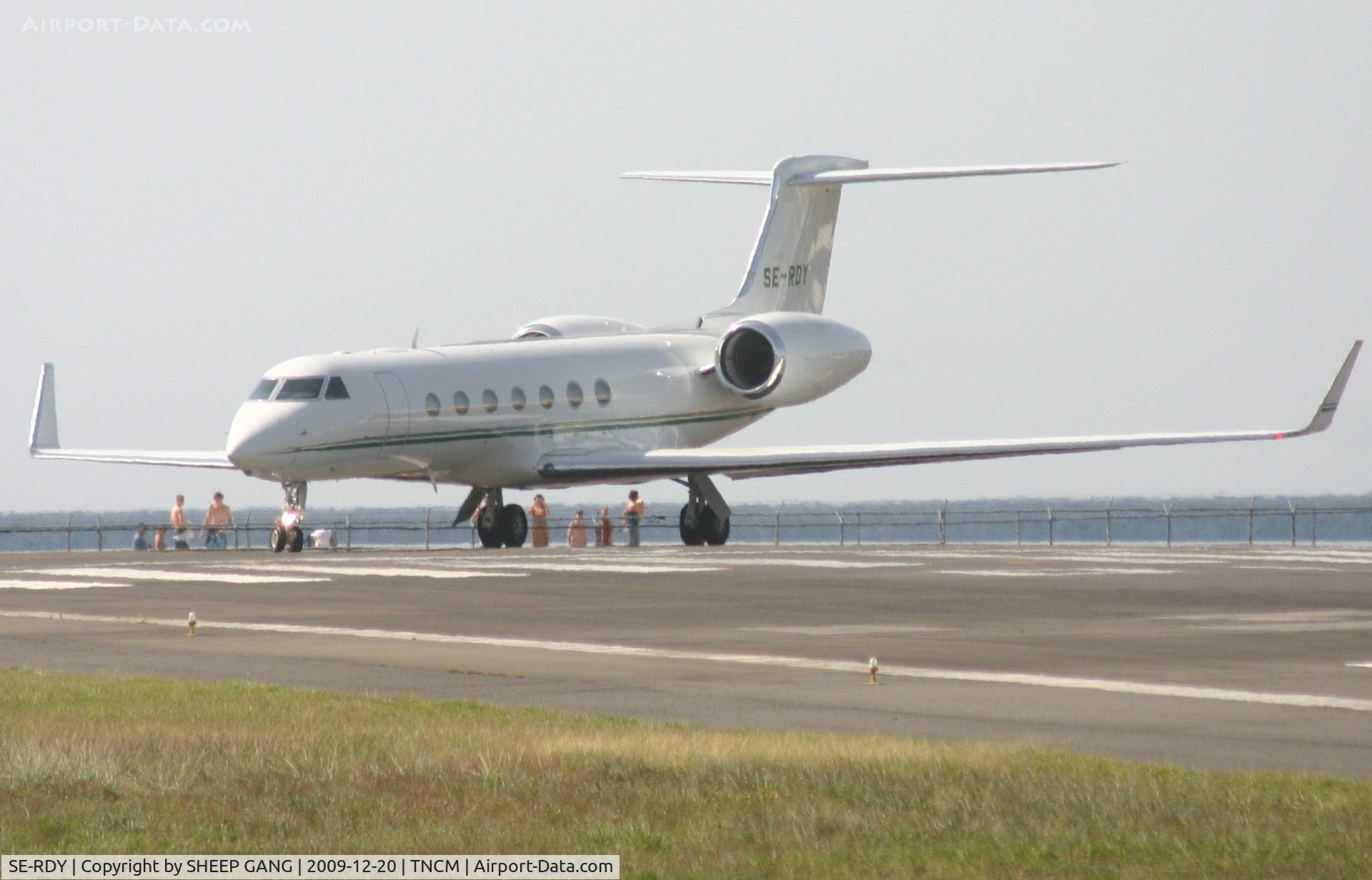 SE-RDY, 2005 Gulfstream Aerospace V-SP G550 C/N 5080, SE- RDY at the tresh hold