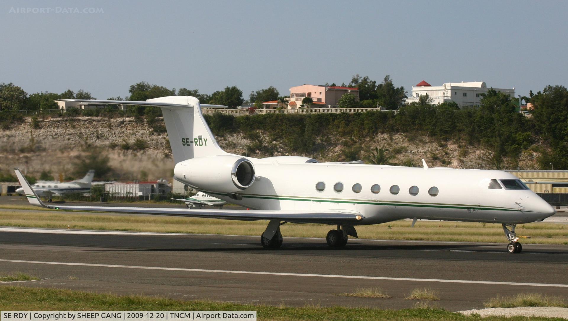SE-RDY, 2005 Gulfstream Aerospace V-SP G550 C/N 5080, SE-RDY departing on runway 10