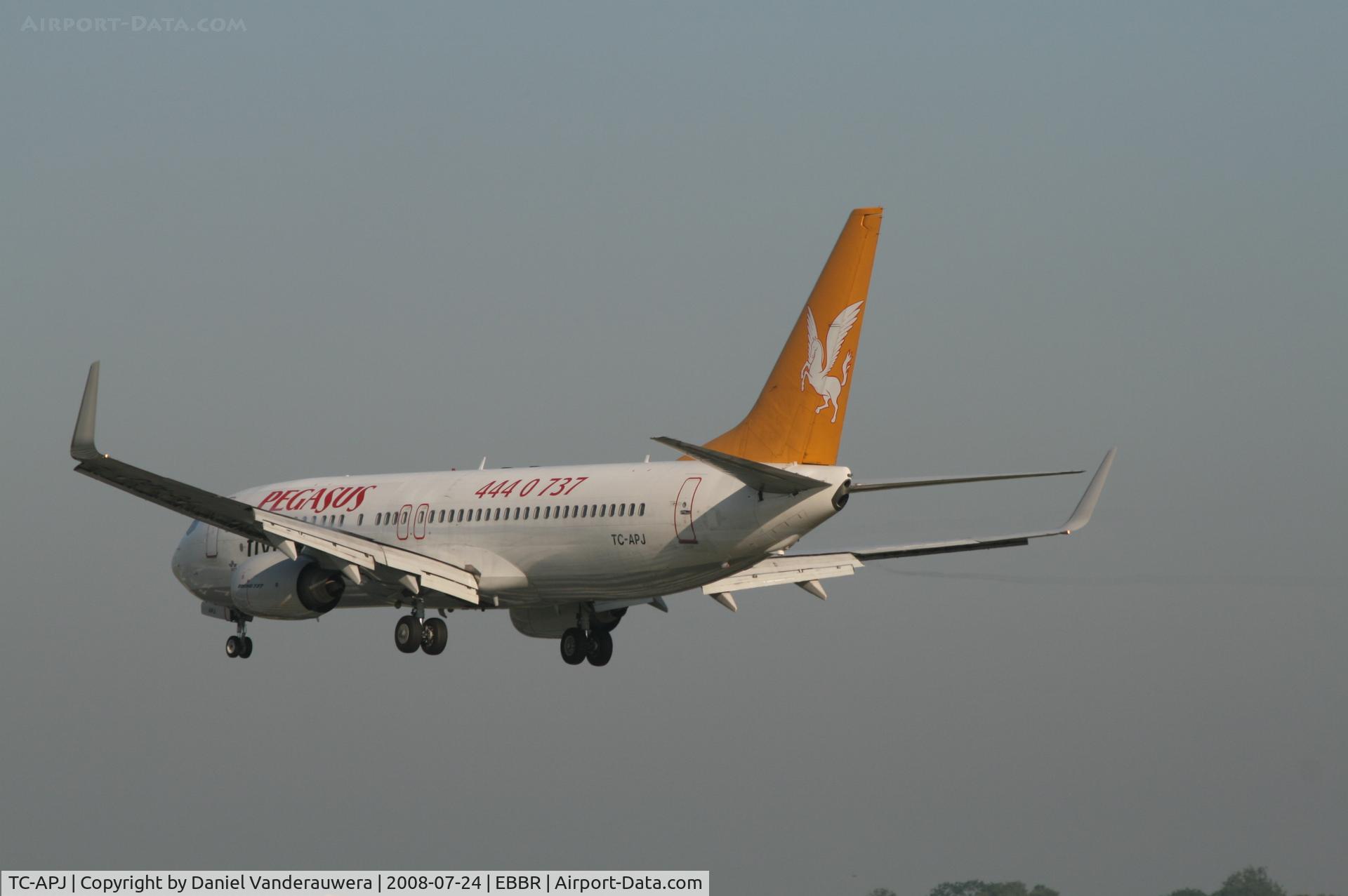 TC-APJ, 2002 Boeing 737-86N C/N 32735, Flight PGT271 is descending to RWY 25L