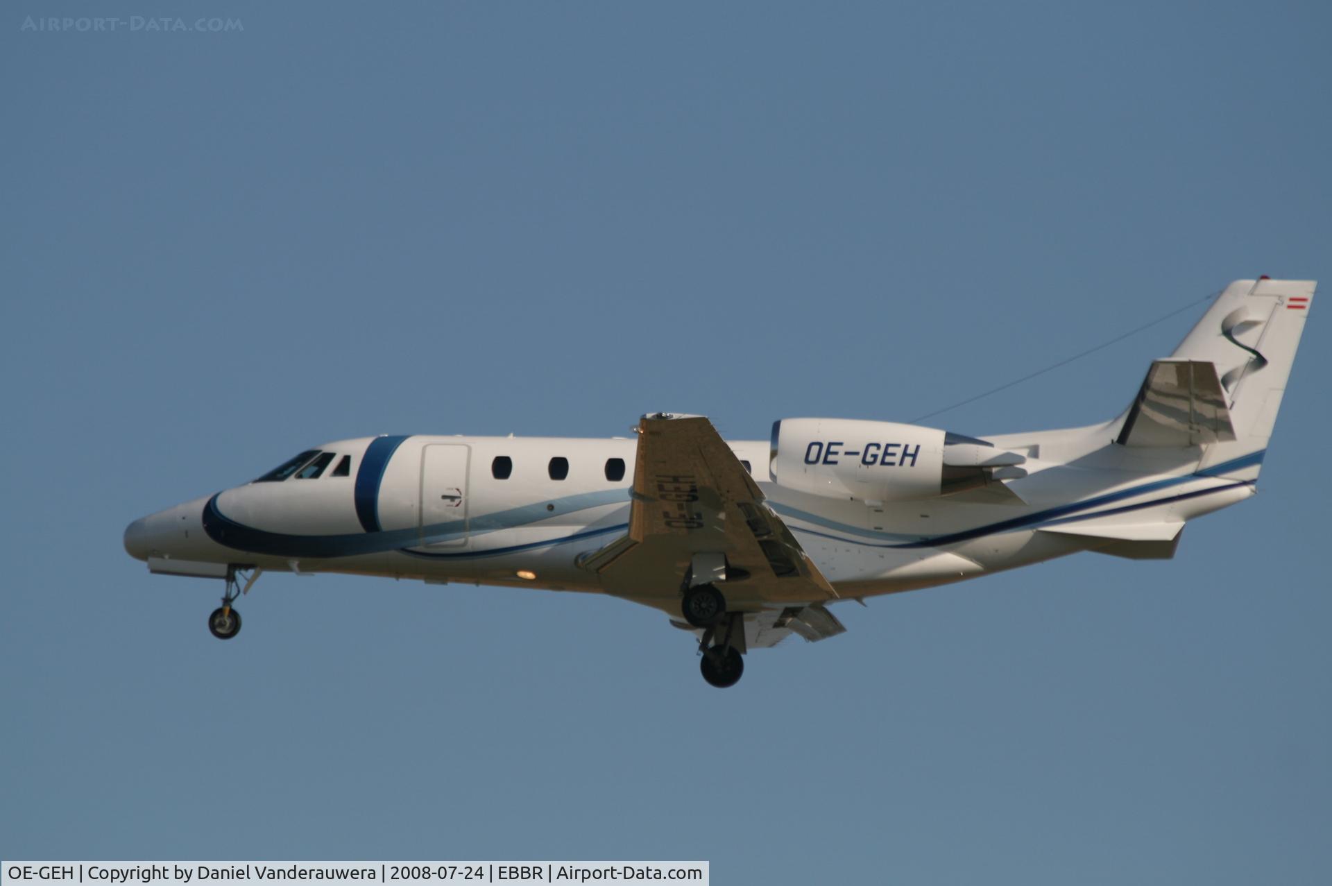 OE-GEH, 2008 Cessna 560XLS Citation Excel C/N 560-5755, Descending to RWY 25L