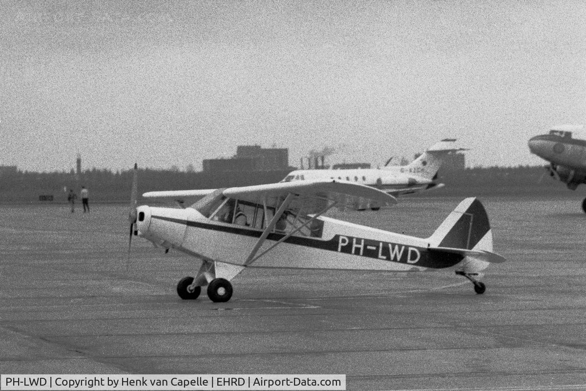 PH-LWD, 1954 Piper L-21B Super Cub (PA-18-135) C/N 18-3931, Piper Cub at Rotterdam Airport (Zestienhoven). 1980.