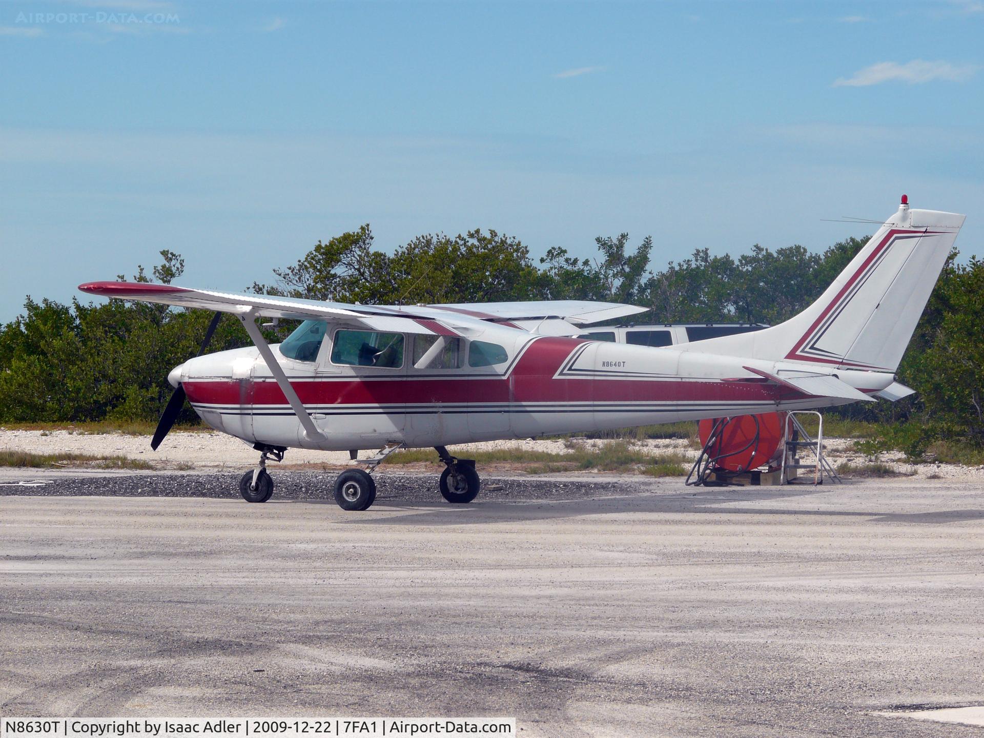 N8630T, 1960 Cessna 182C Skylane C/N 52530, waiting for the next load of jumpers