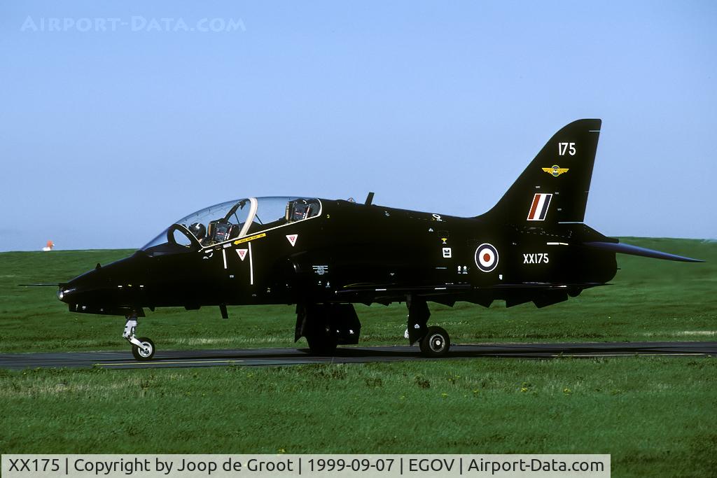 XX175, 1977 Hawker Siddeley Hawk T.1 C/N 022/312022, waiting for departure