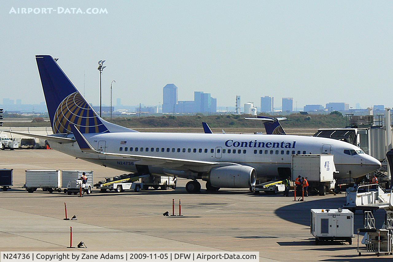 N24736, 1999 Boeing 737-724 C/N 28803, Continental Airlines at DFW
