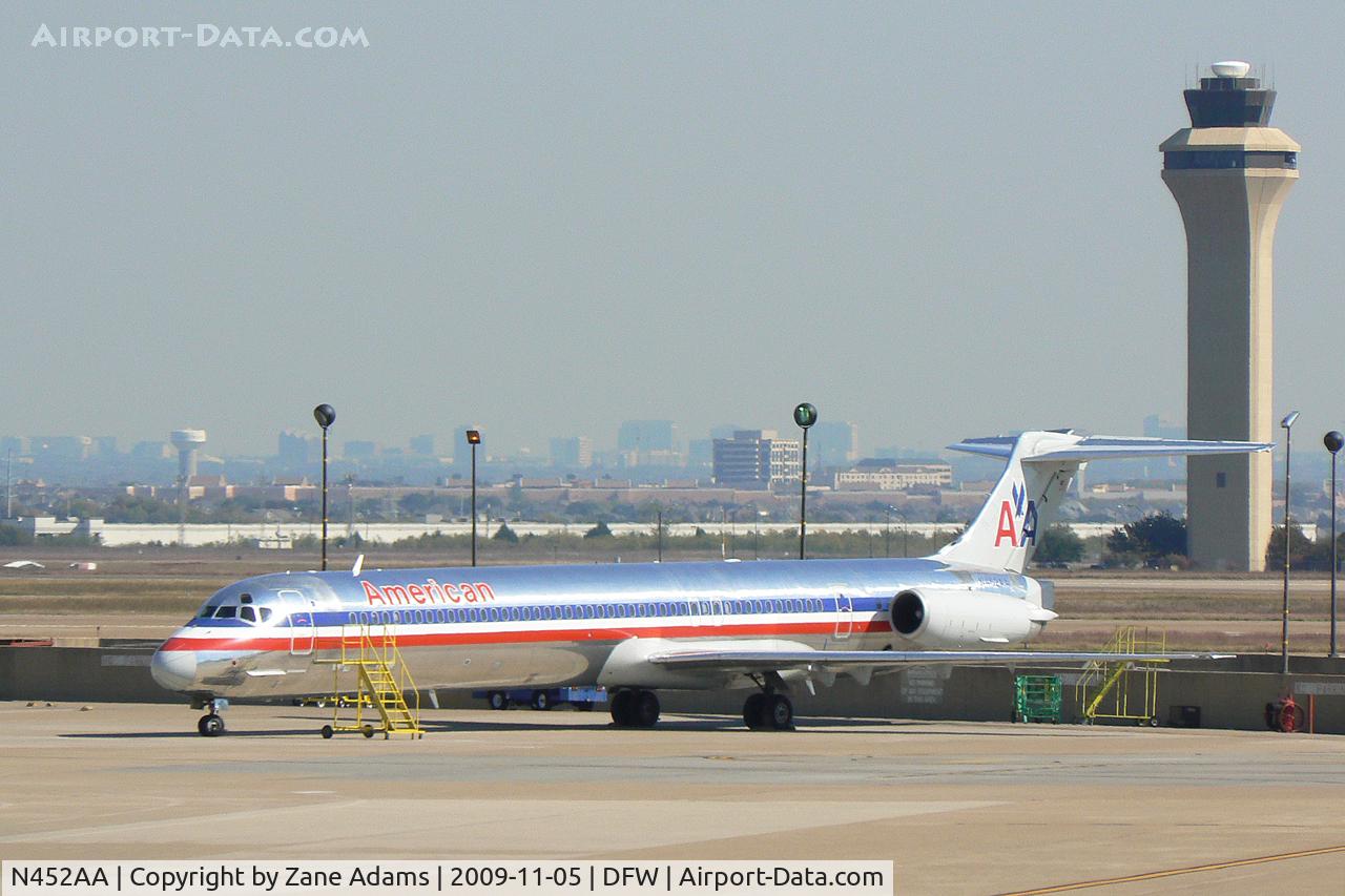 N452AA, 1988 McDonnell Douglas MD-82 (DC-9-82) C/N 49553, American Airlines at DFW