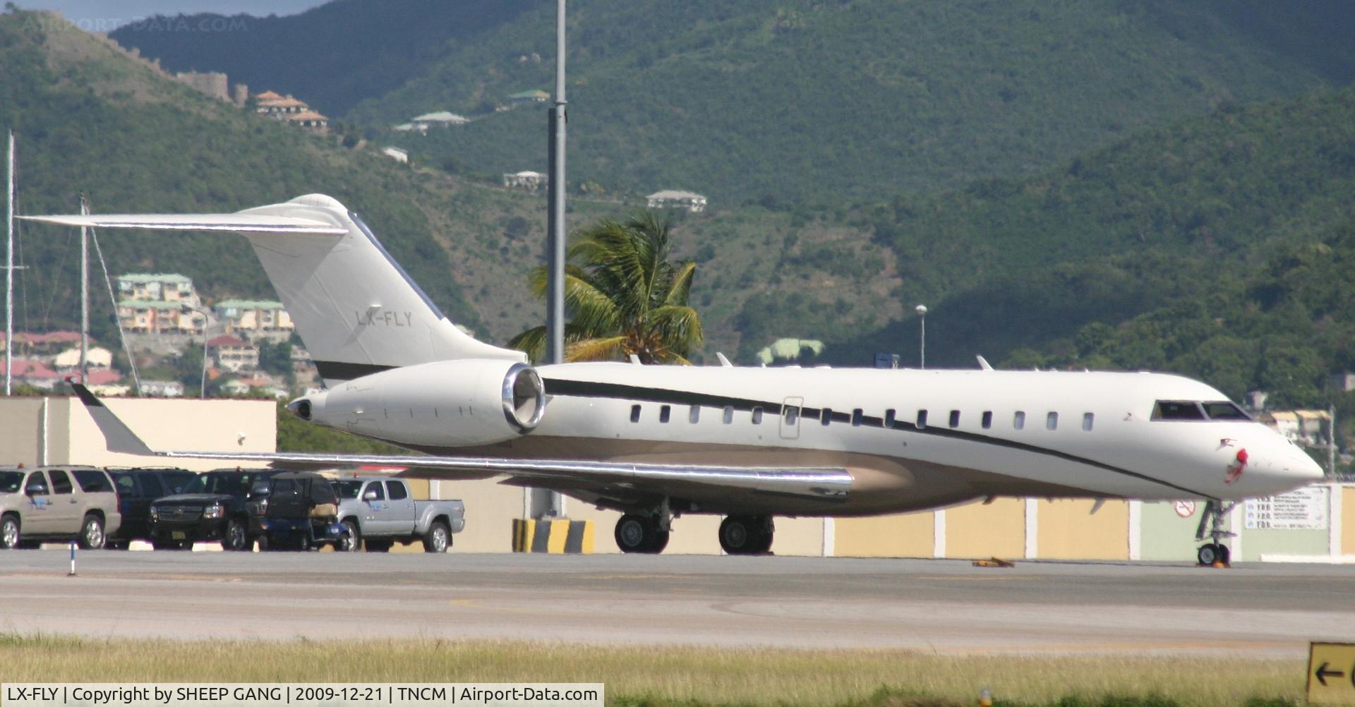 LX-FLY, 2008 Bombardier BD-700-1A10 Global Express C/N 9252, LX-FLY sitting at the Charlie ramp waiting for there next flight
