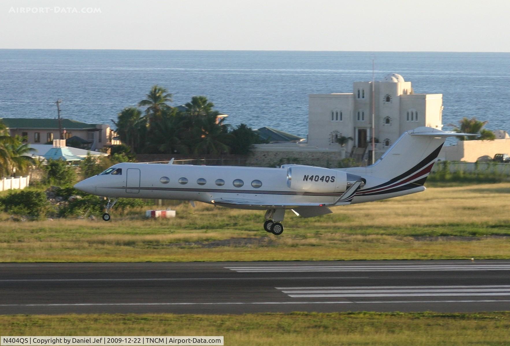 N404QS, 1996 Gulfstream Aerospace G-IV C/N 1304, N404QS landing at tncm runway 10