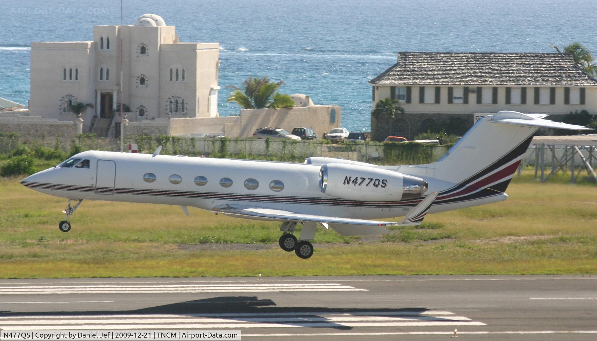 N477QS, 1999 Gulfstream Aerospace G-IV C/N 1377, N477QS landing at tncm runway 10