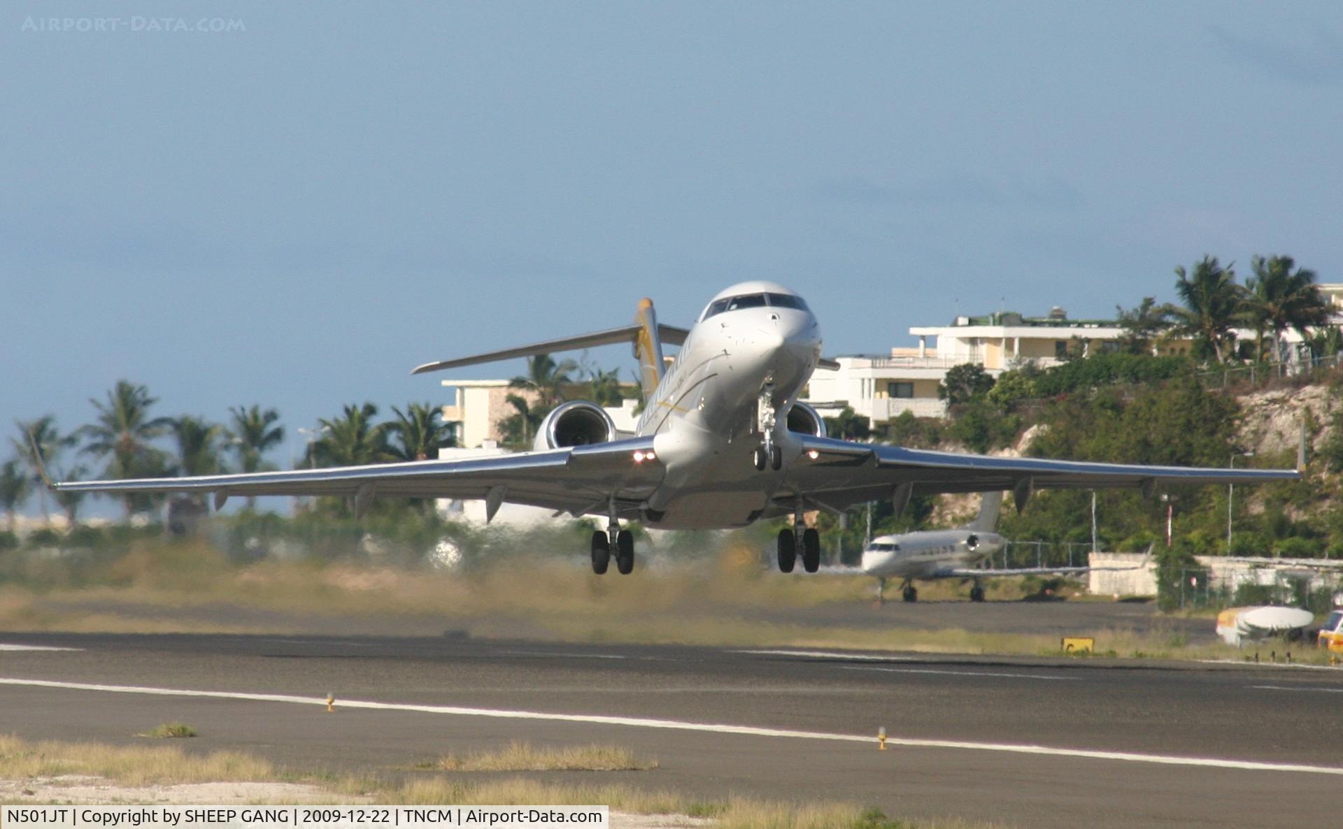 N501JT, 2007 Bombardier BD-700-1A10 Global 5000 C/N 9265, N501JT departing TNCM