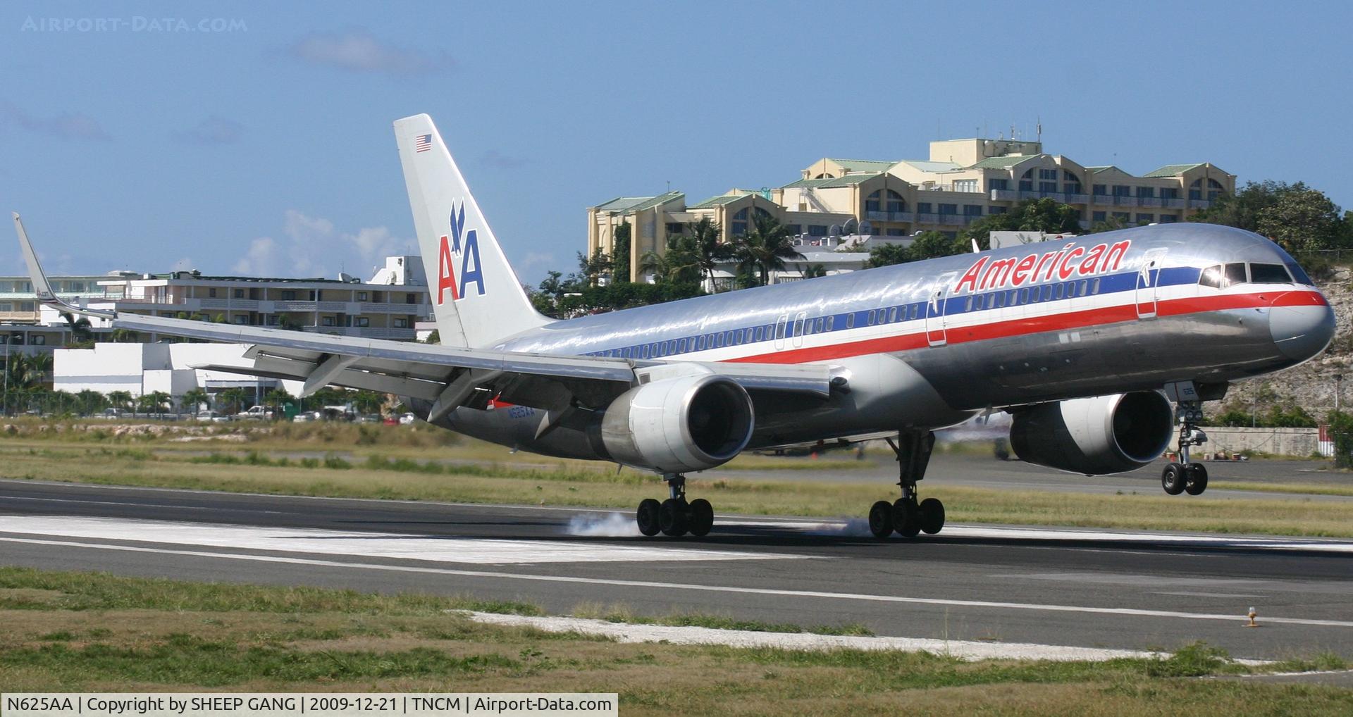 N625AA, 1990 Boeing 757-223 C/N 24583, American airlines N625AA landing at tncm