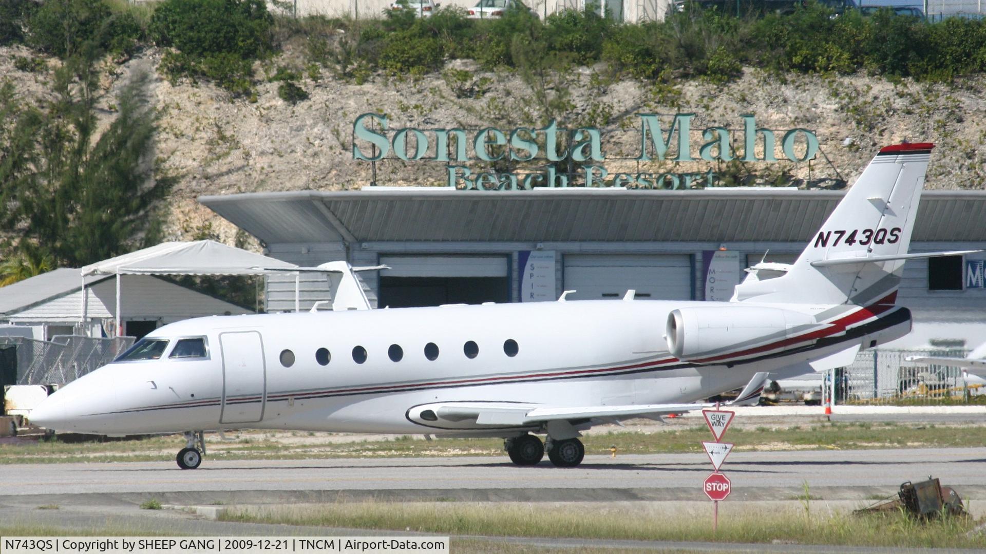 N743QS, Israel Aerospace Industries Gulfstream 200 C/N 216, N743QS taxing to A